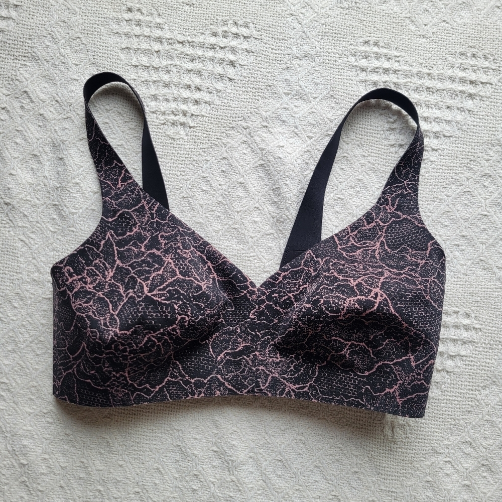 Lululemon Like Nothing Cupped Light Support Back Clasped Bra- Rose Black